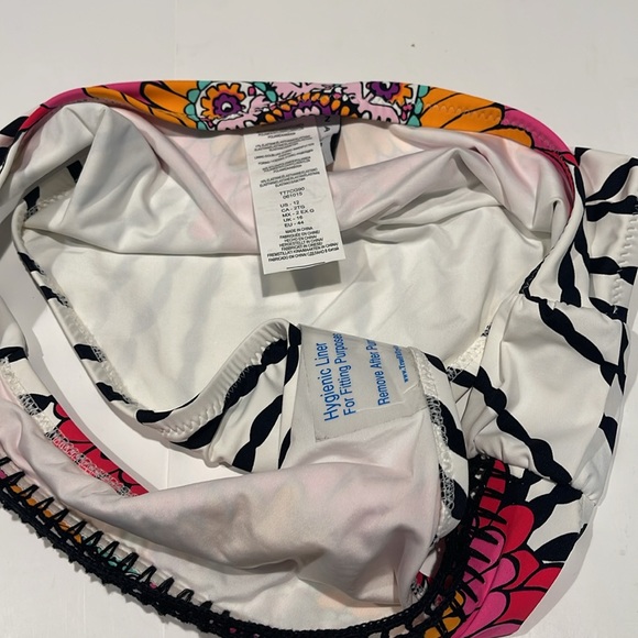 🎉 Trina Turk sz 12 NWOT boho retro eyelet crochet Colorful Patterned Bik… - Picture 3 of 3